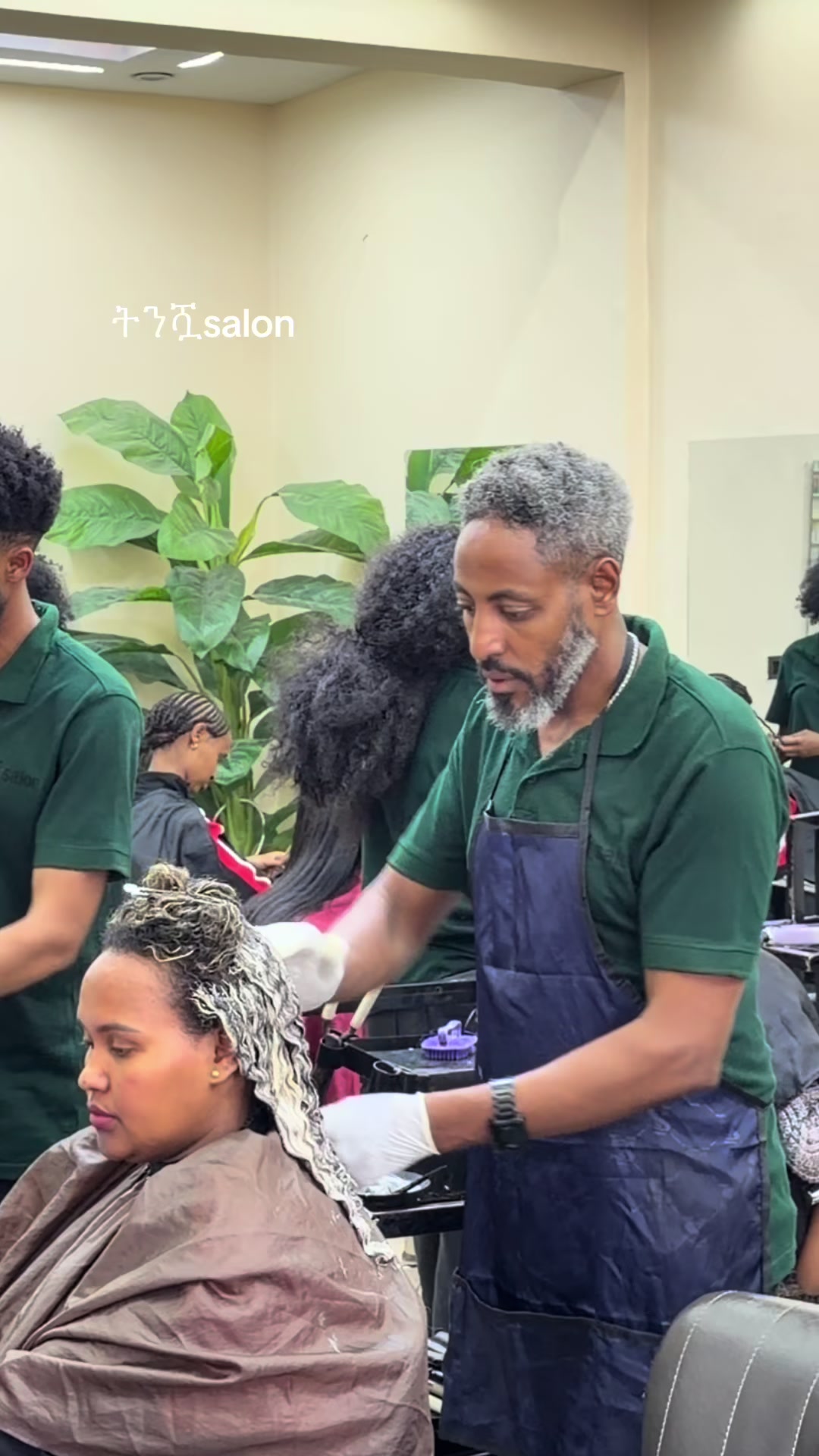 @Tommysimple-make up ትንሿ salon