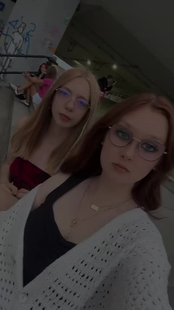 @_Carla_