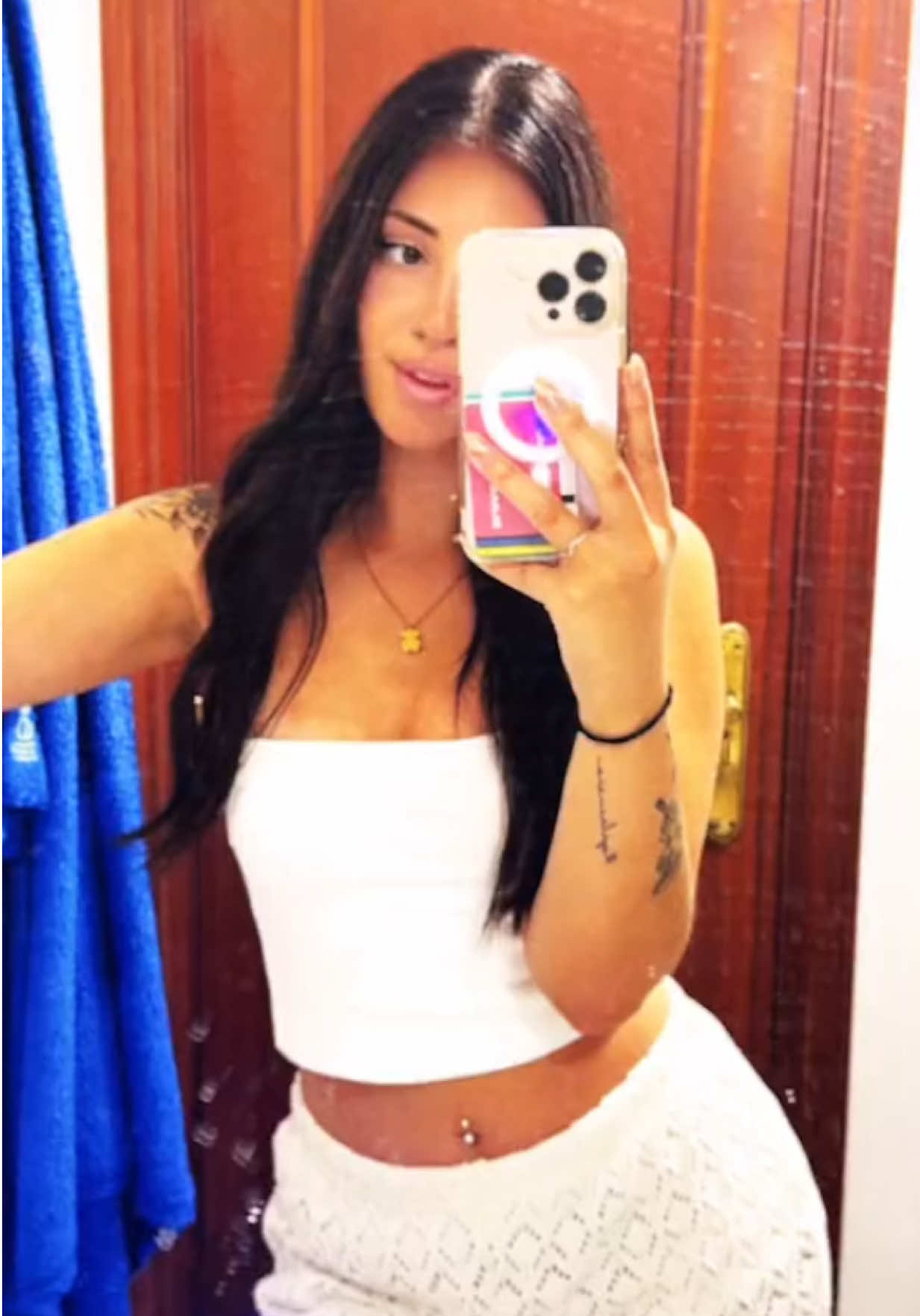 @LUC&Iacute;A
