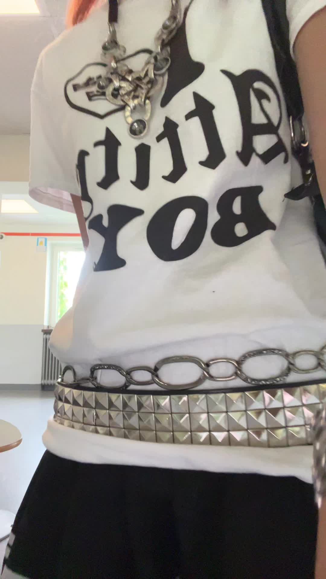 @𝔞𝔩𝔦𝔠𝔥𝔞 𝔱𝔥𝔲𝔪𝔪𝔞