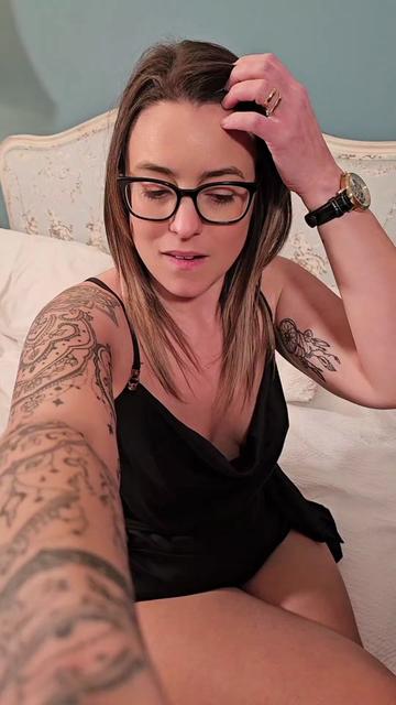 @Innocenthotwifexxx