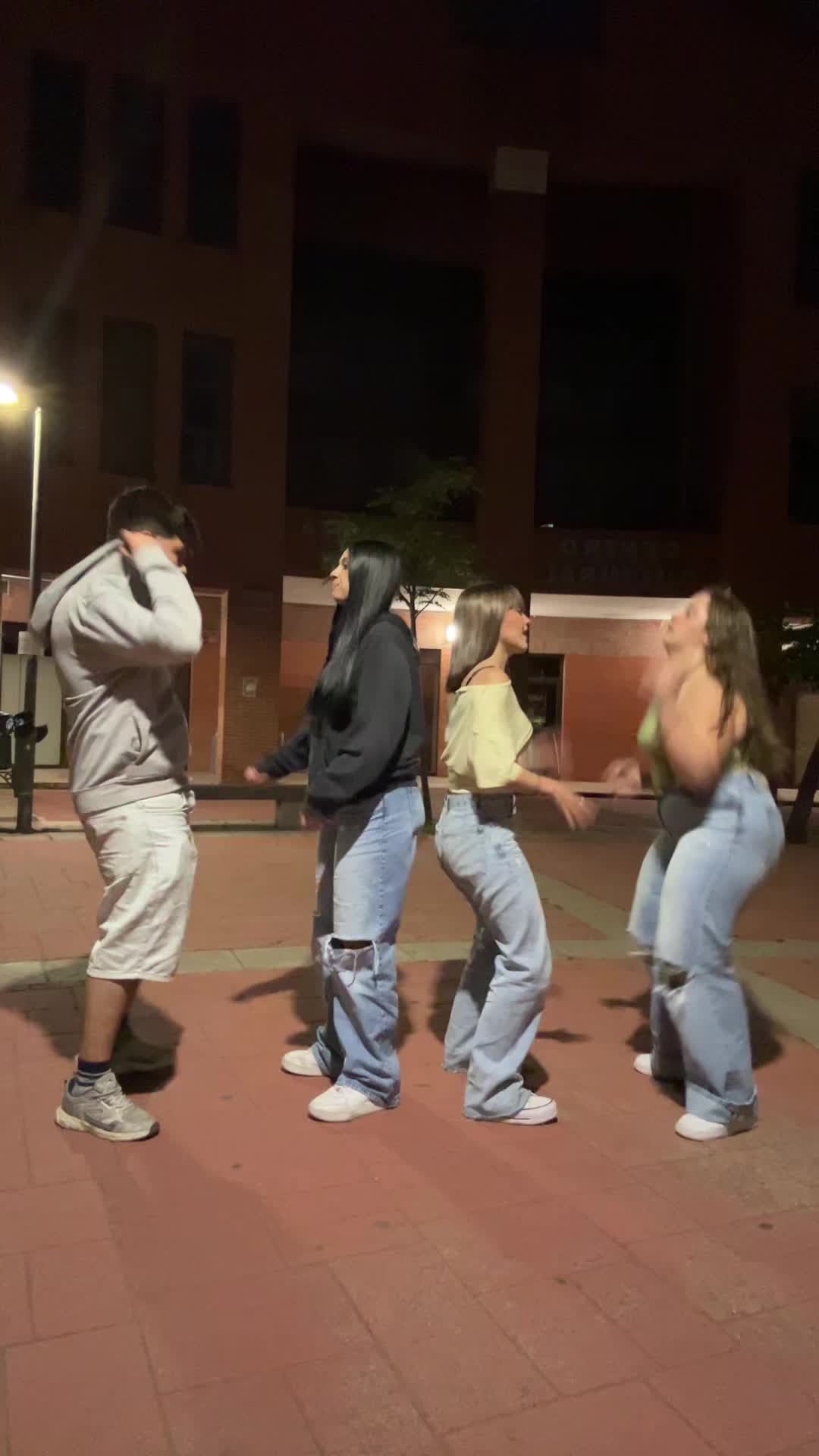@🧐