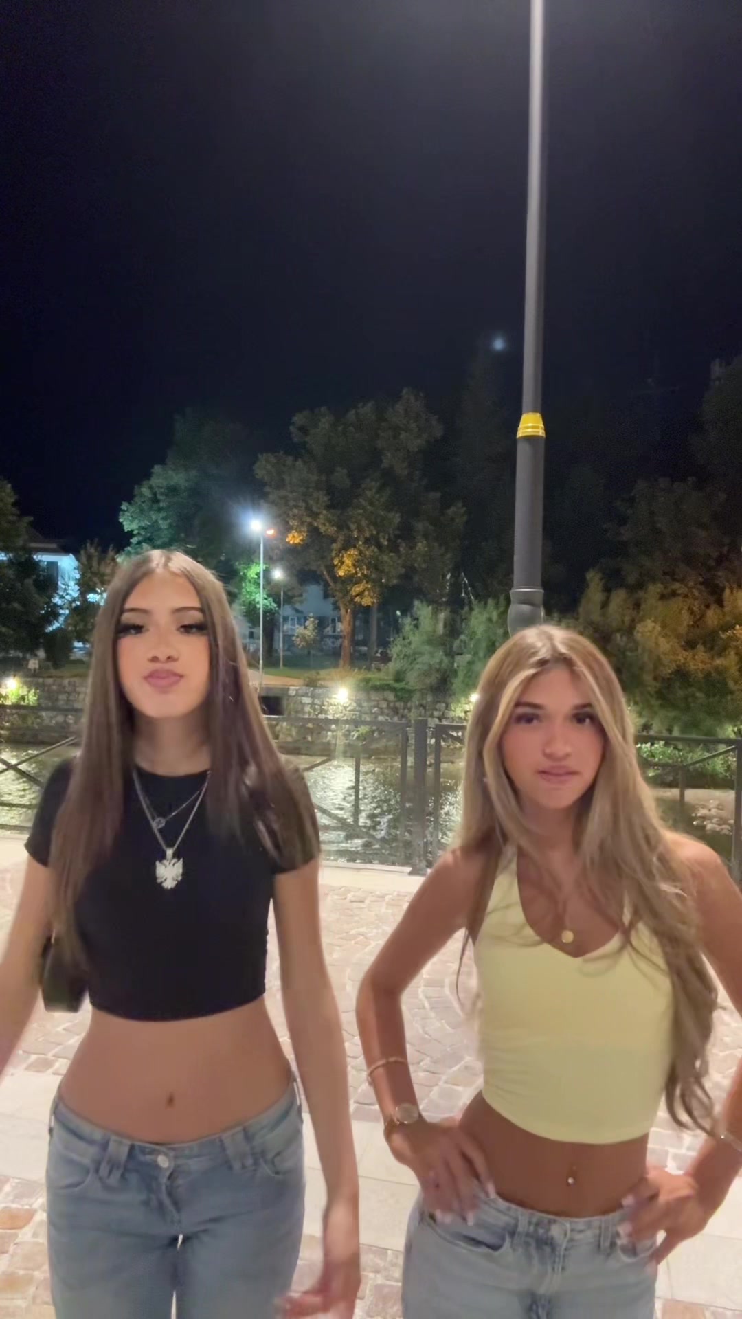 @𝒜🫐