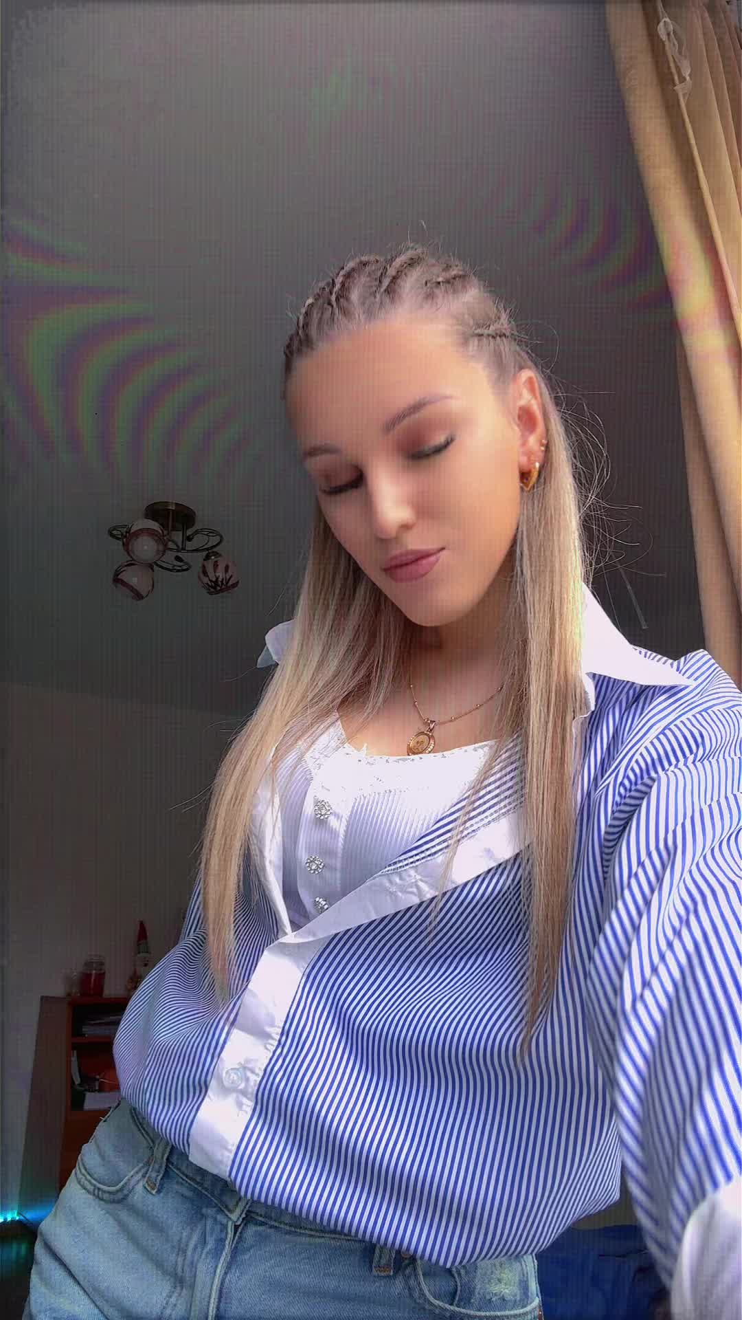 @Hellene🦋