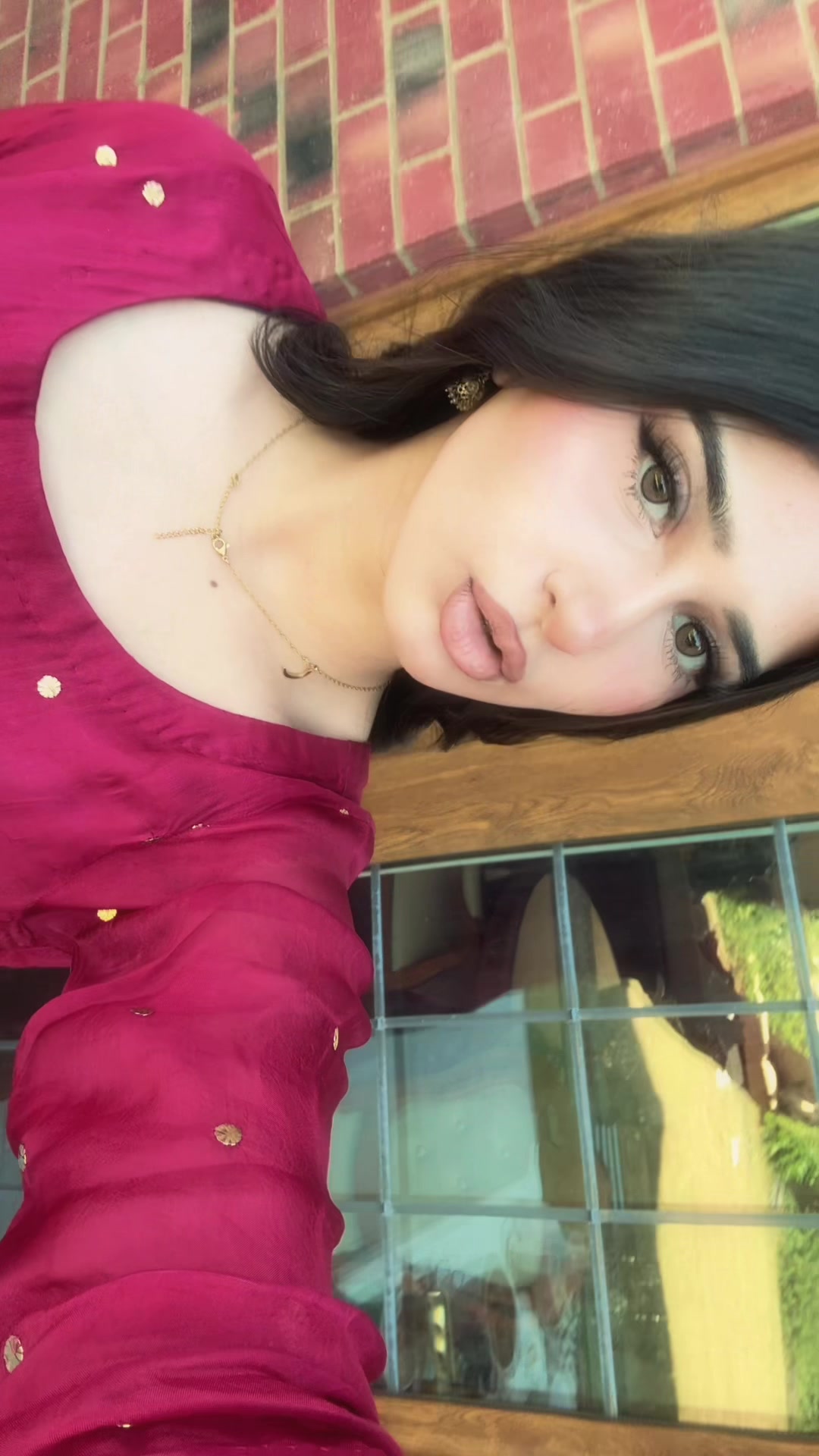 @looksbyrj