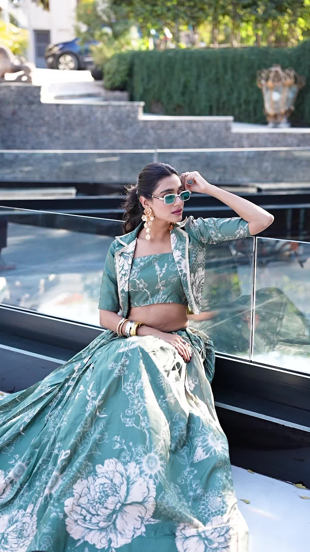 @SareeLehenga