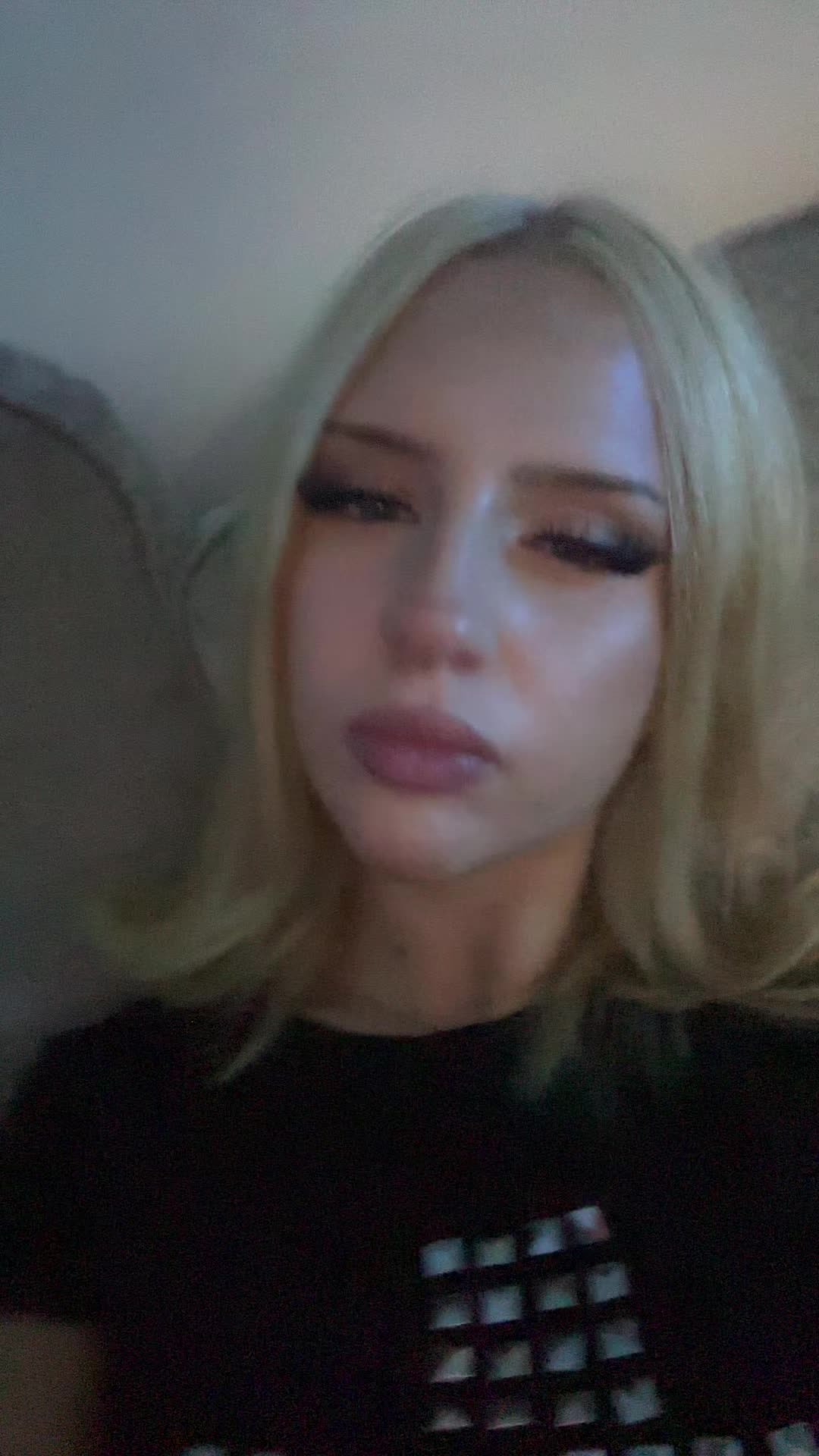 @️