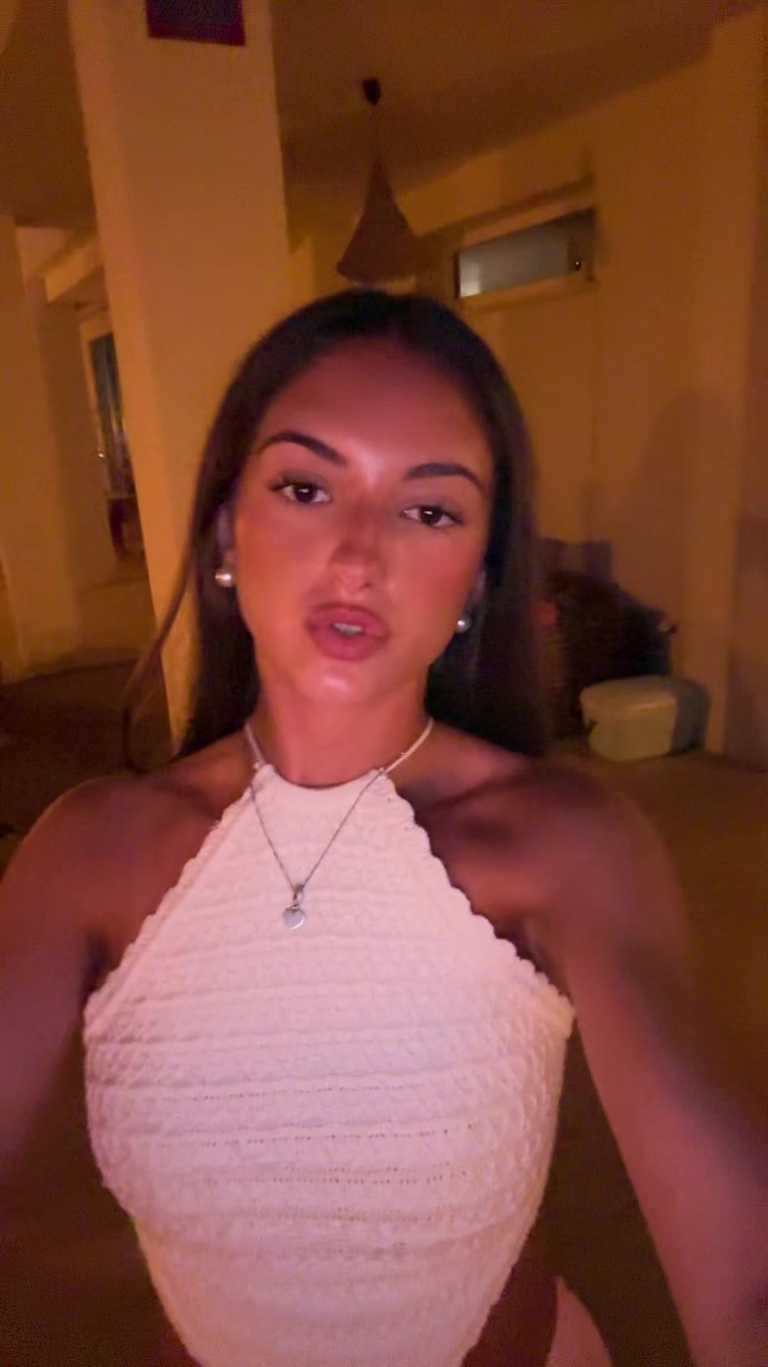 @danielaleon
