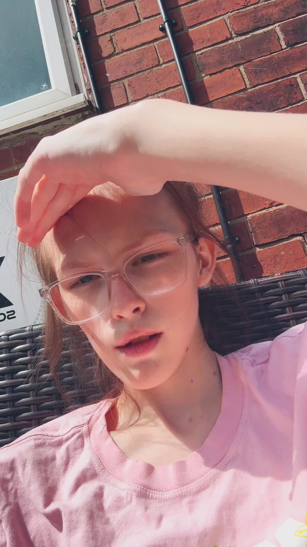 @hannahkennett.