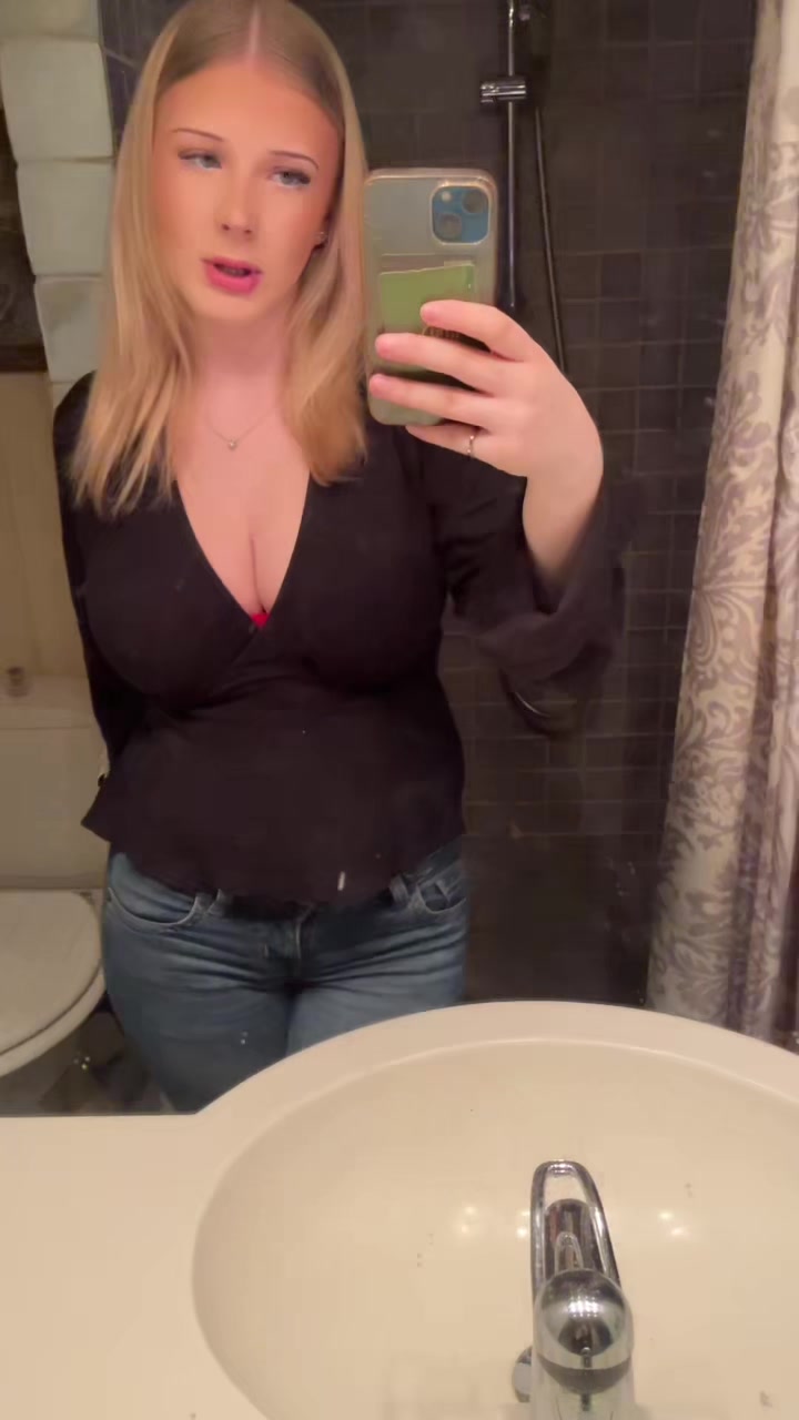 @𝓪𝓰𝓷𝓮𝓼😽