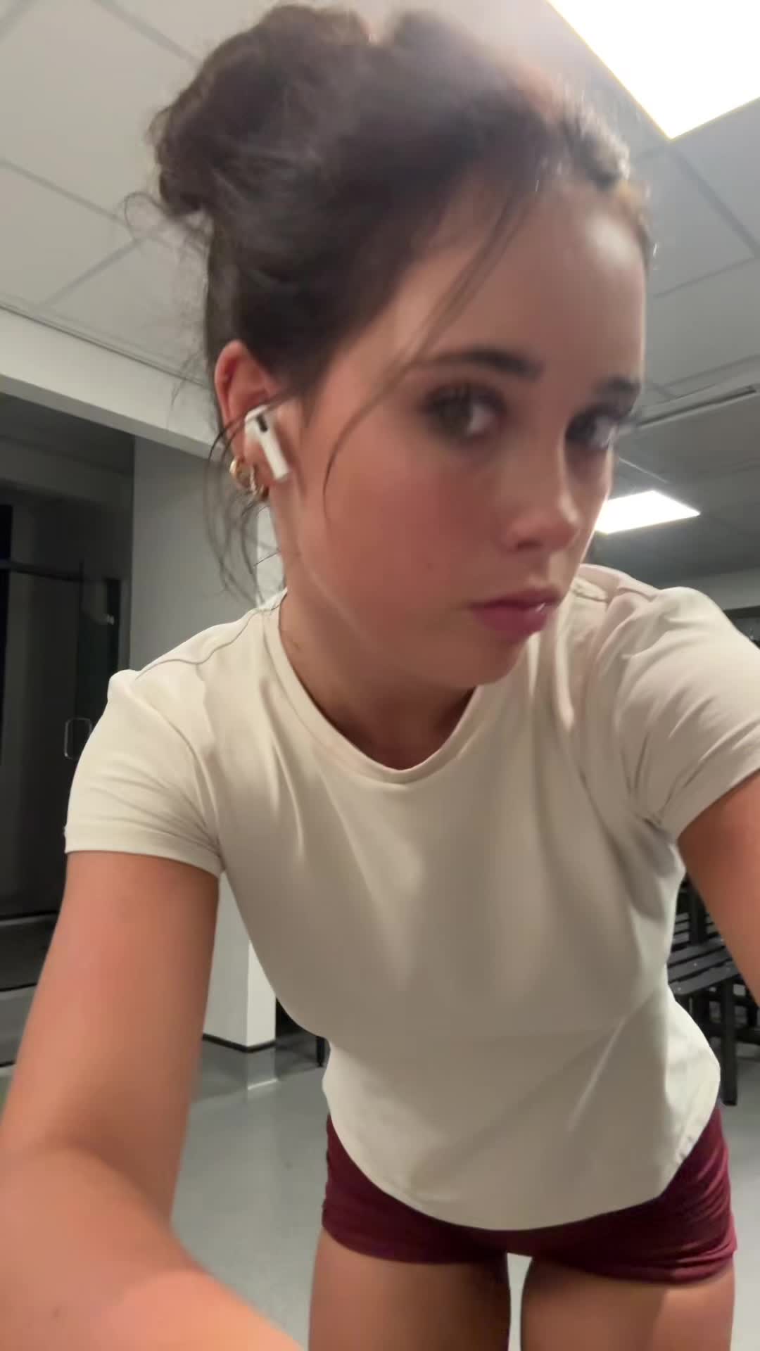 @lolafayee