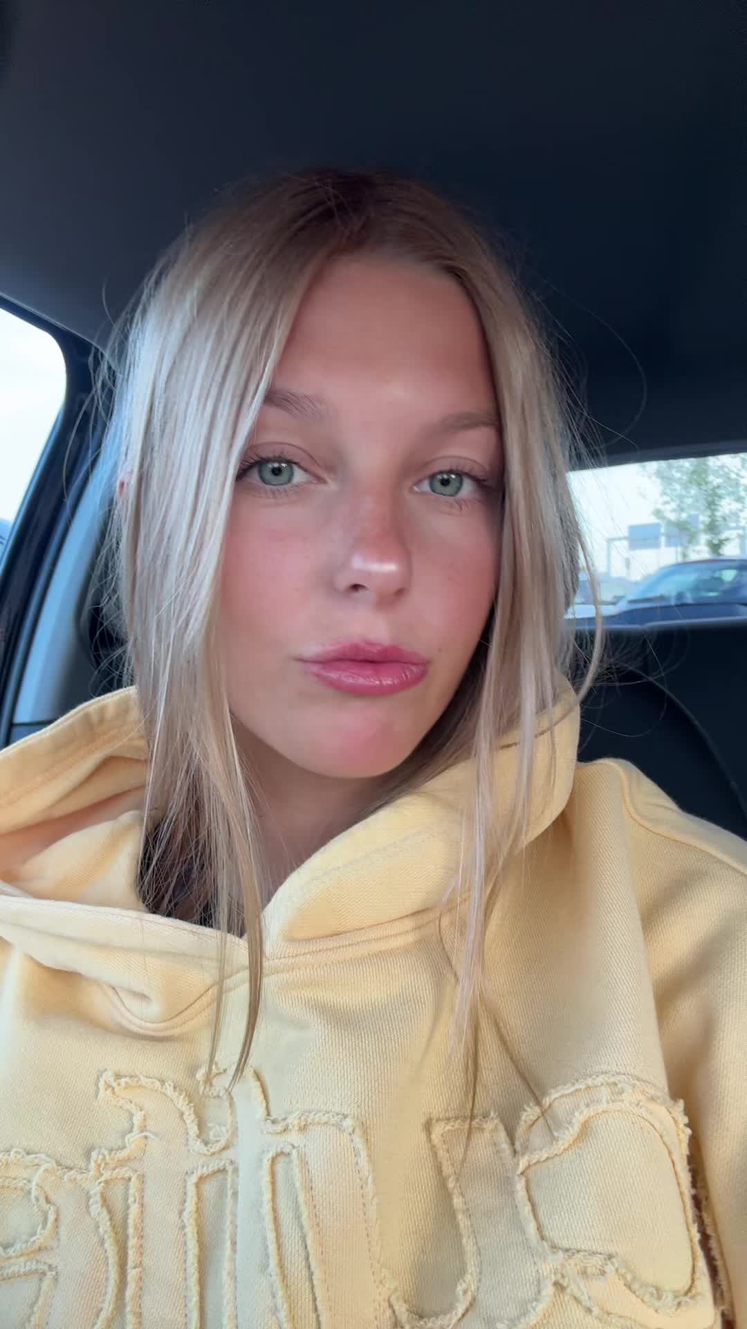 @emelieaway