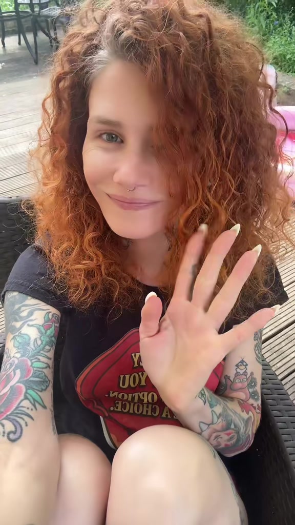 @Curlyhairwithtattoos