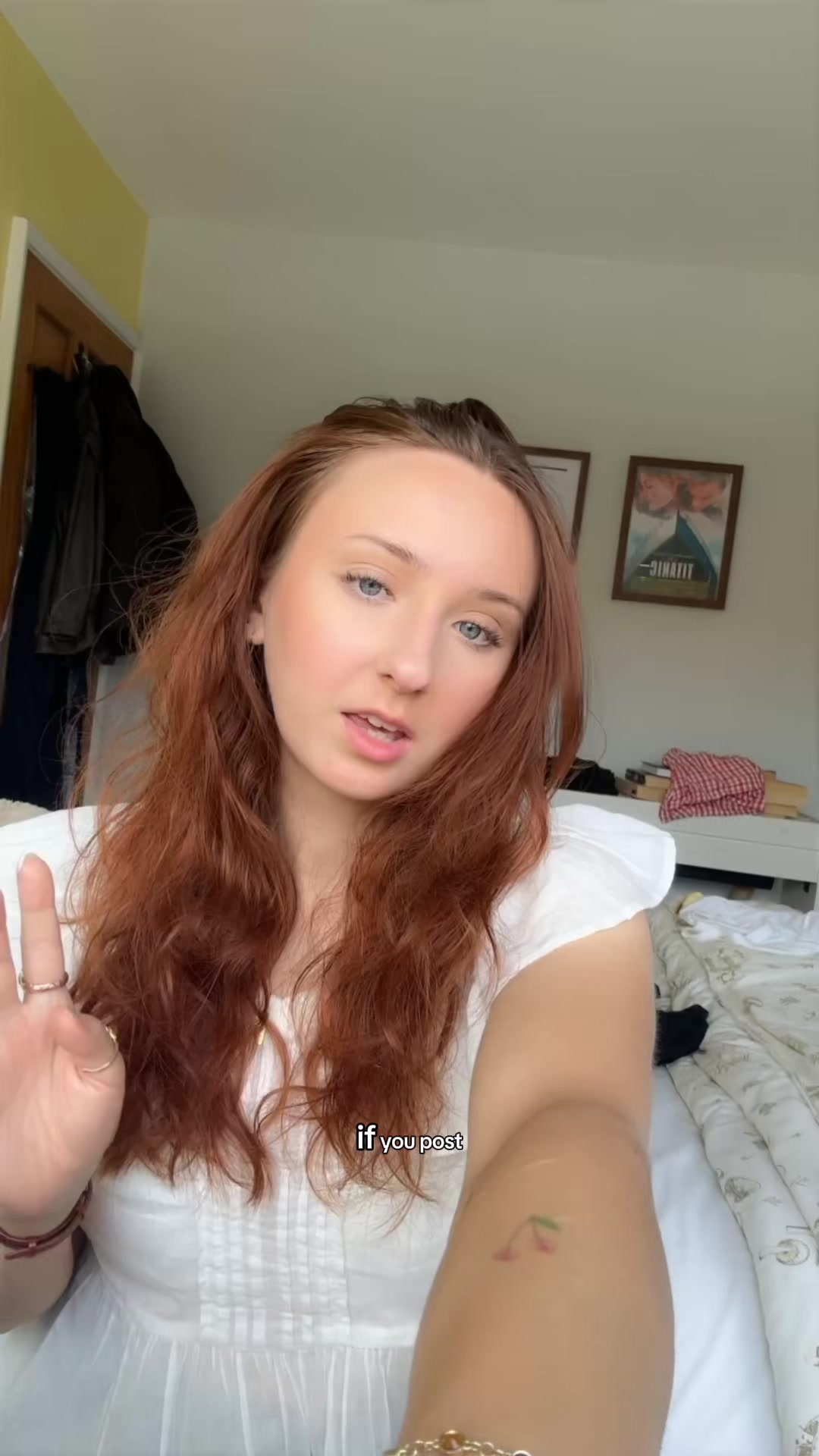 @hollsiann