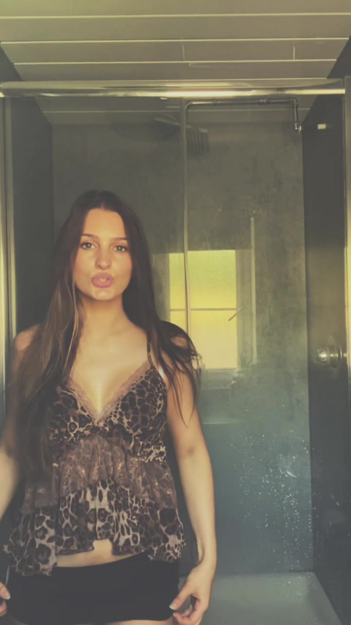 @🦦
