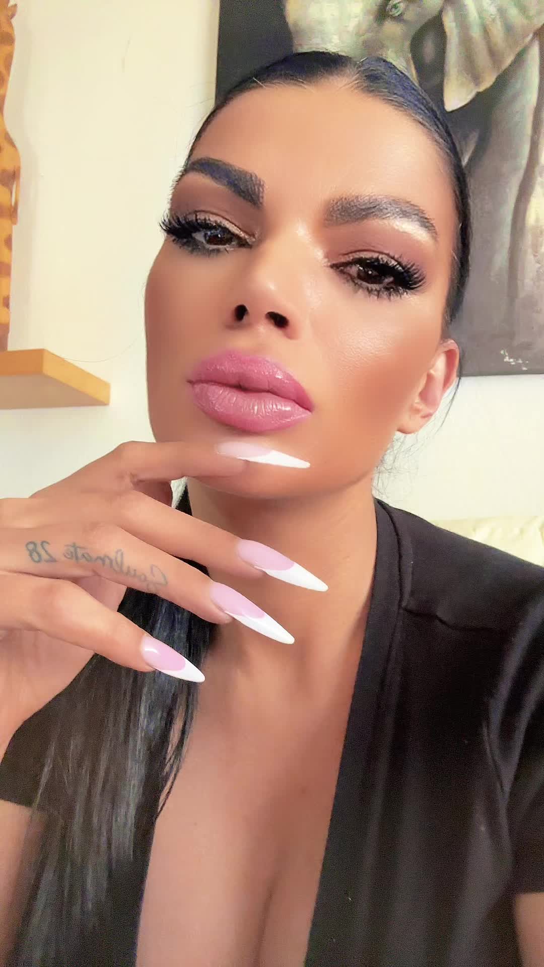 @BambinaHoney🐒