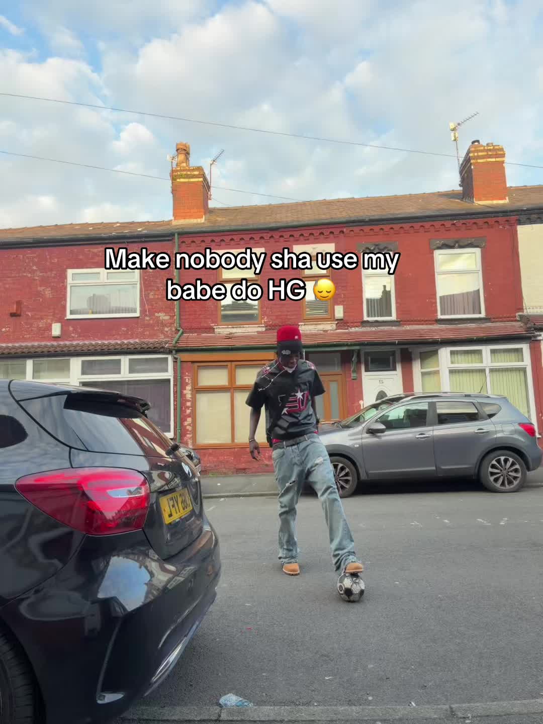 @F<>:)👨&zwj;🦯🧃