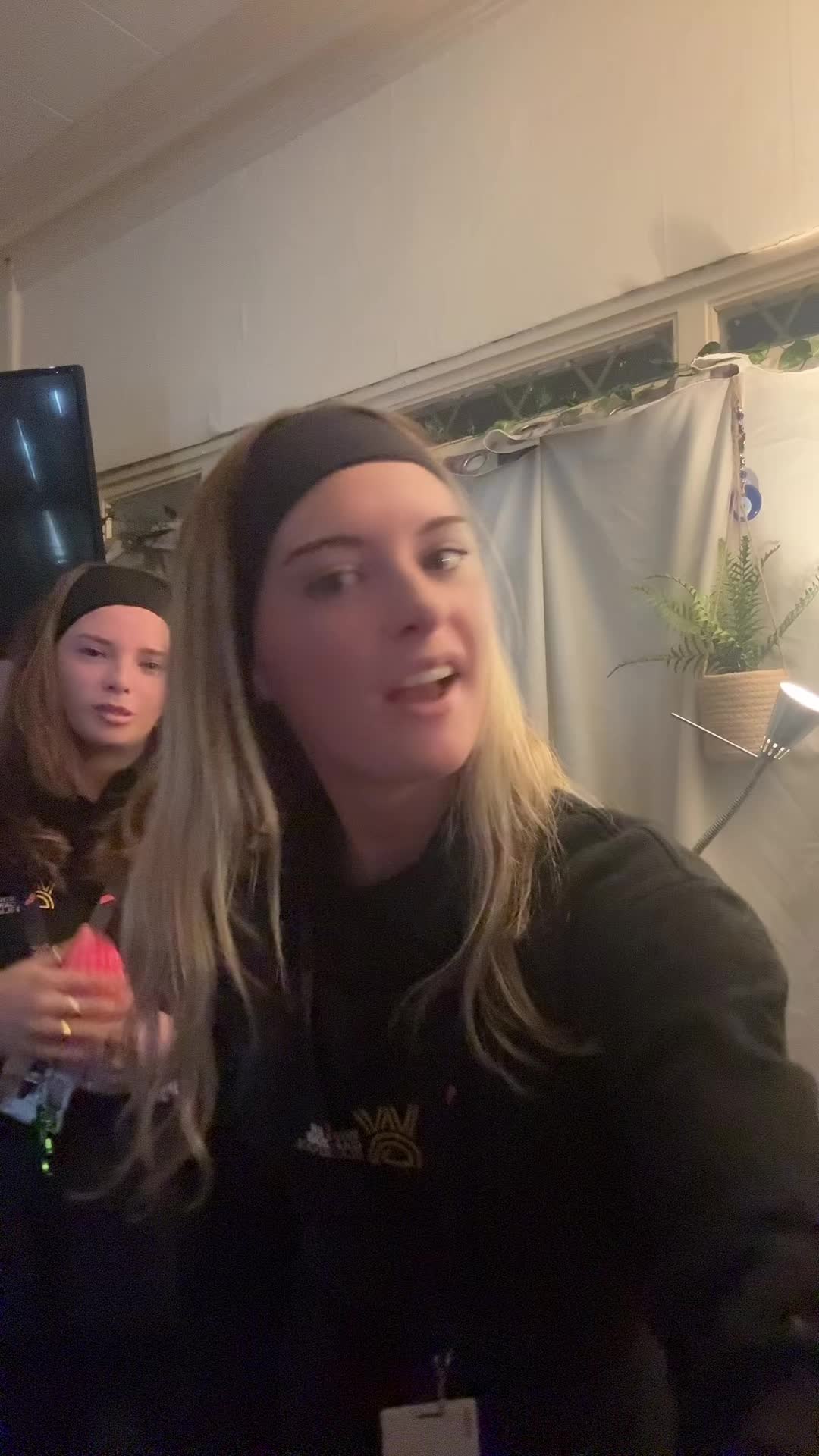 @anais
