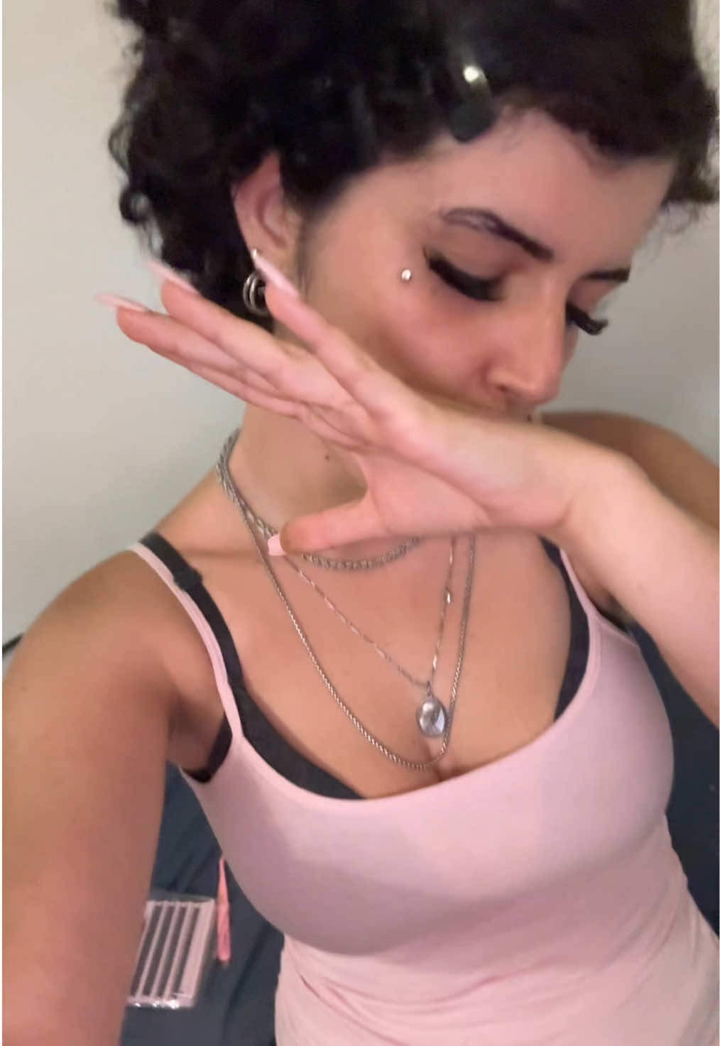 @whosdishoe