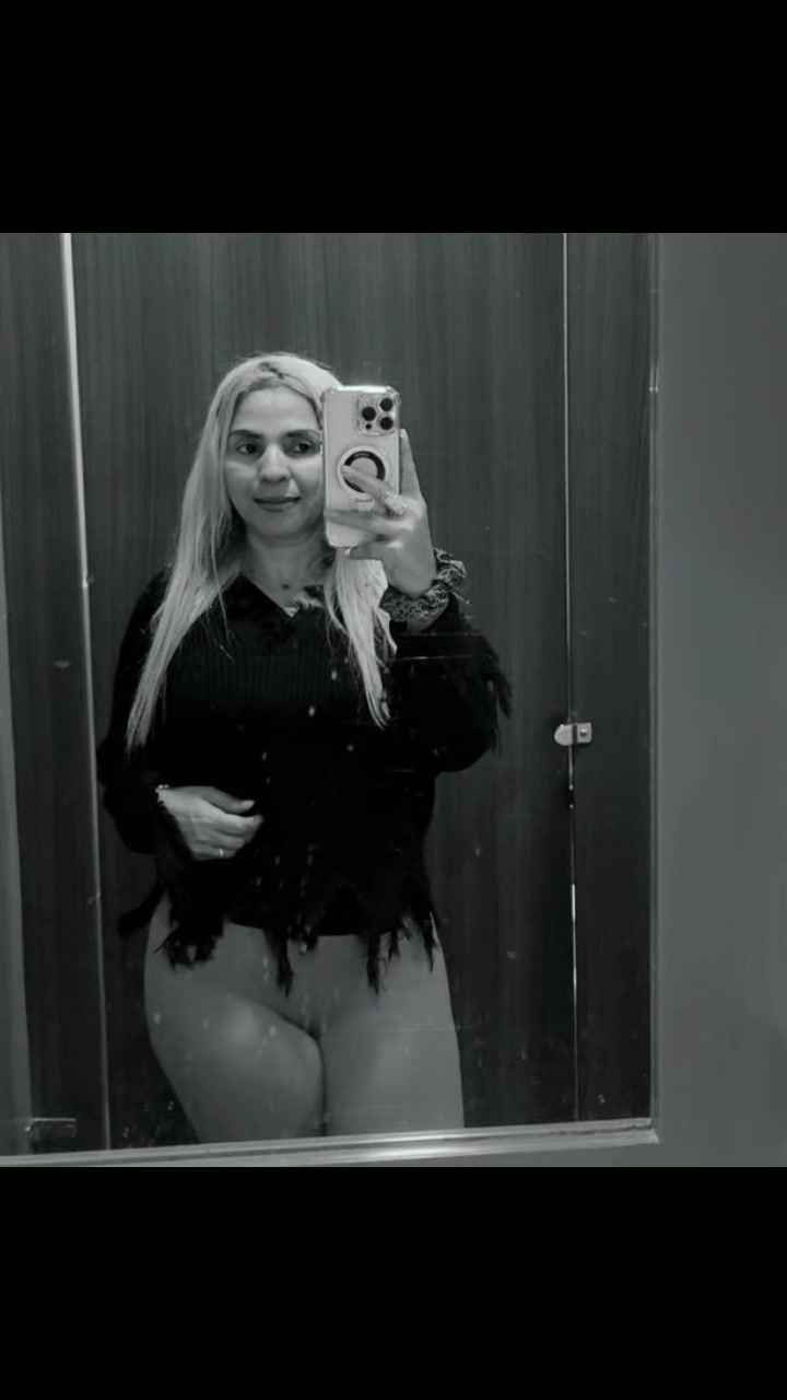 @_melanieamaya_