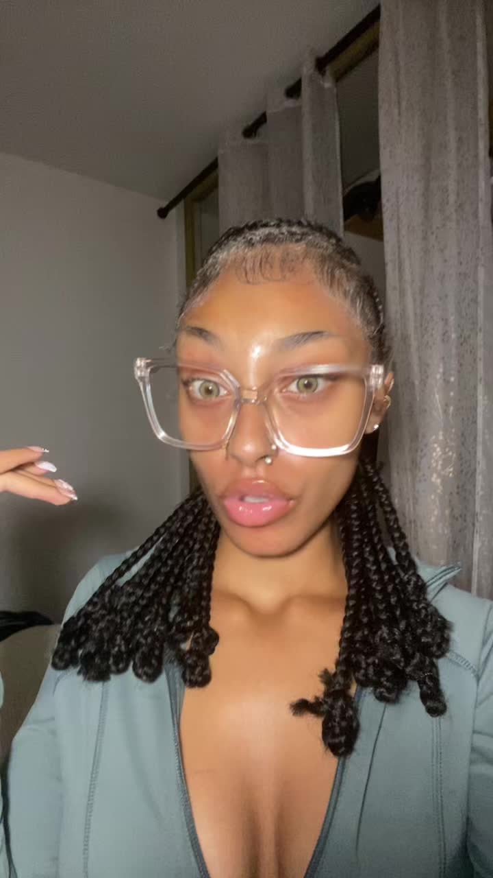 @Naaomi_.4568