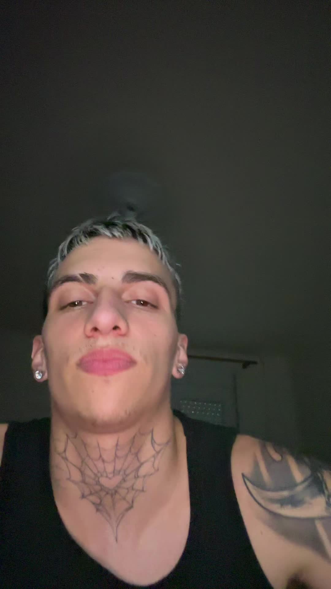 @Tsomis