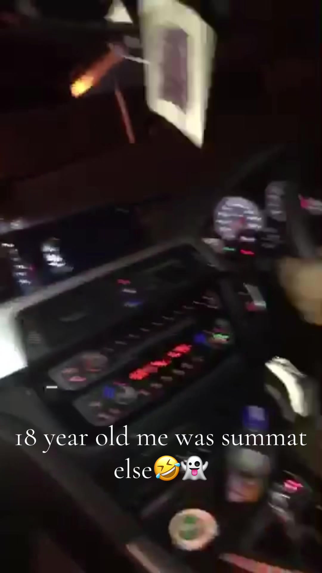 @👻