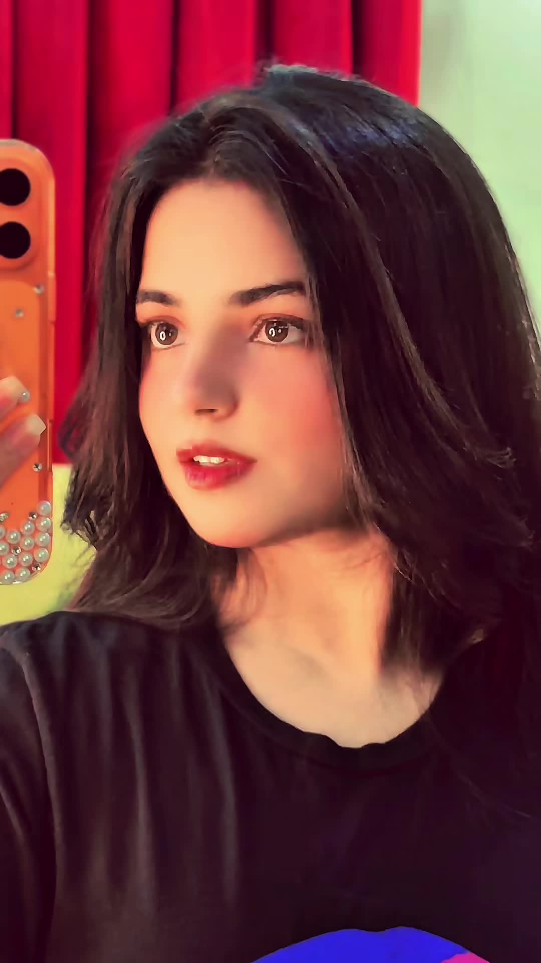 @👑 𝑸𝑼𝜠𝜠𝑵 𝑮 👑
