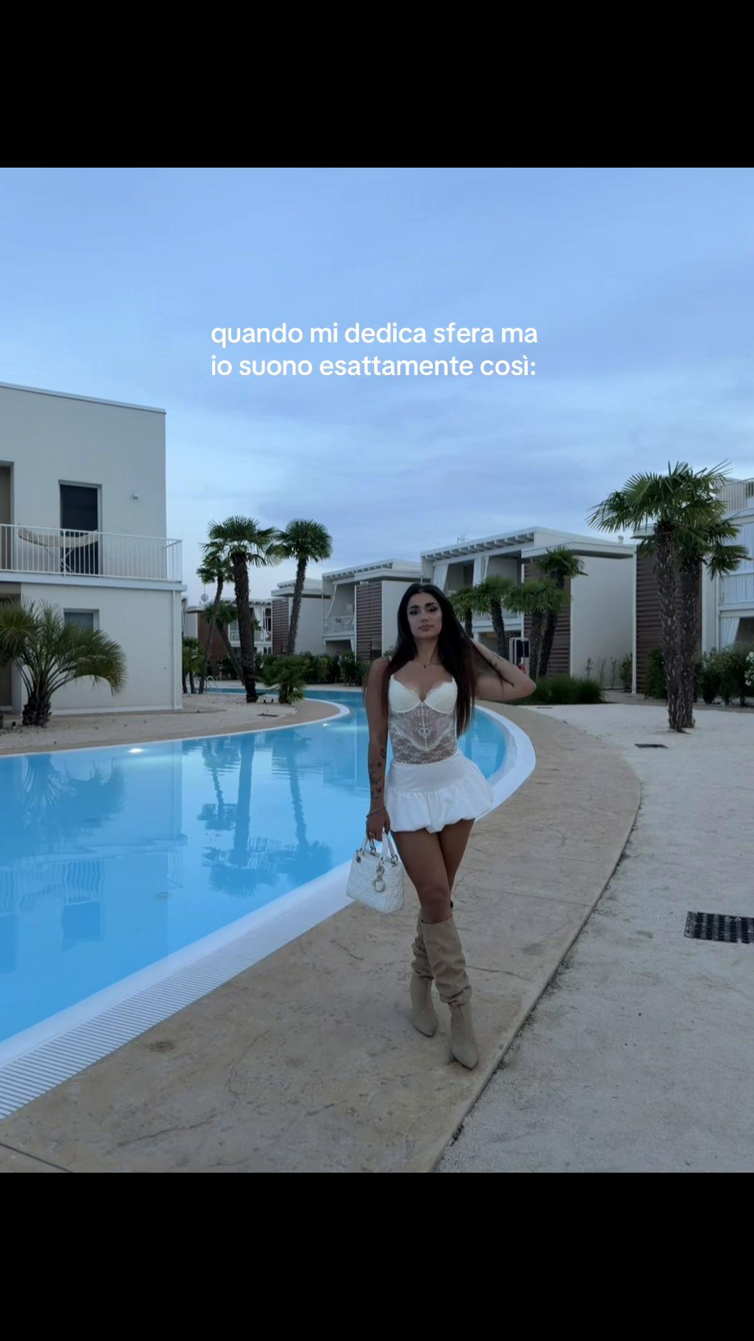 @𝓈𝒶𝓇𝒶 ♡