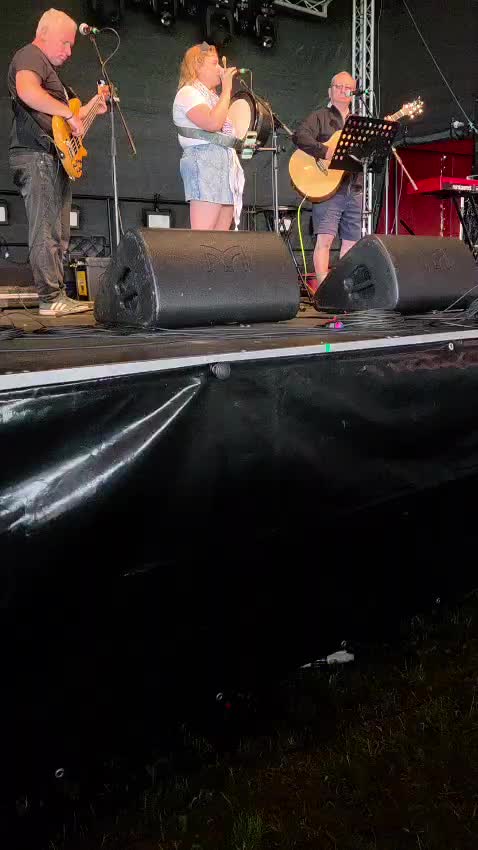 @Áine Ní G