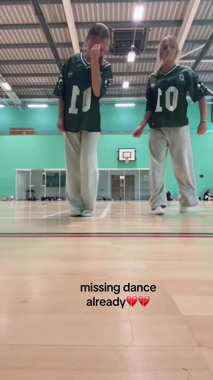@🦄