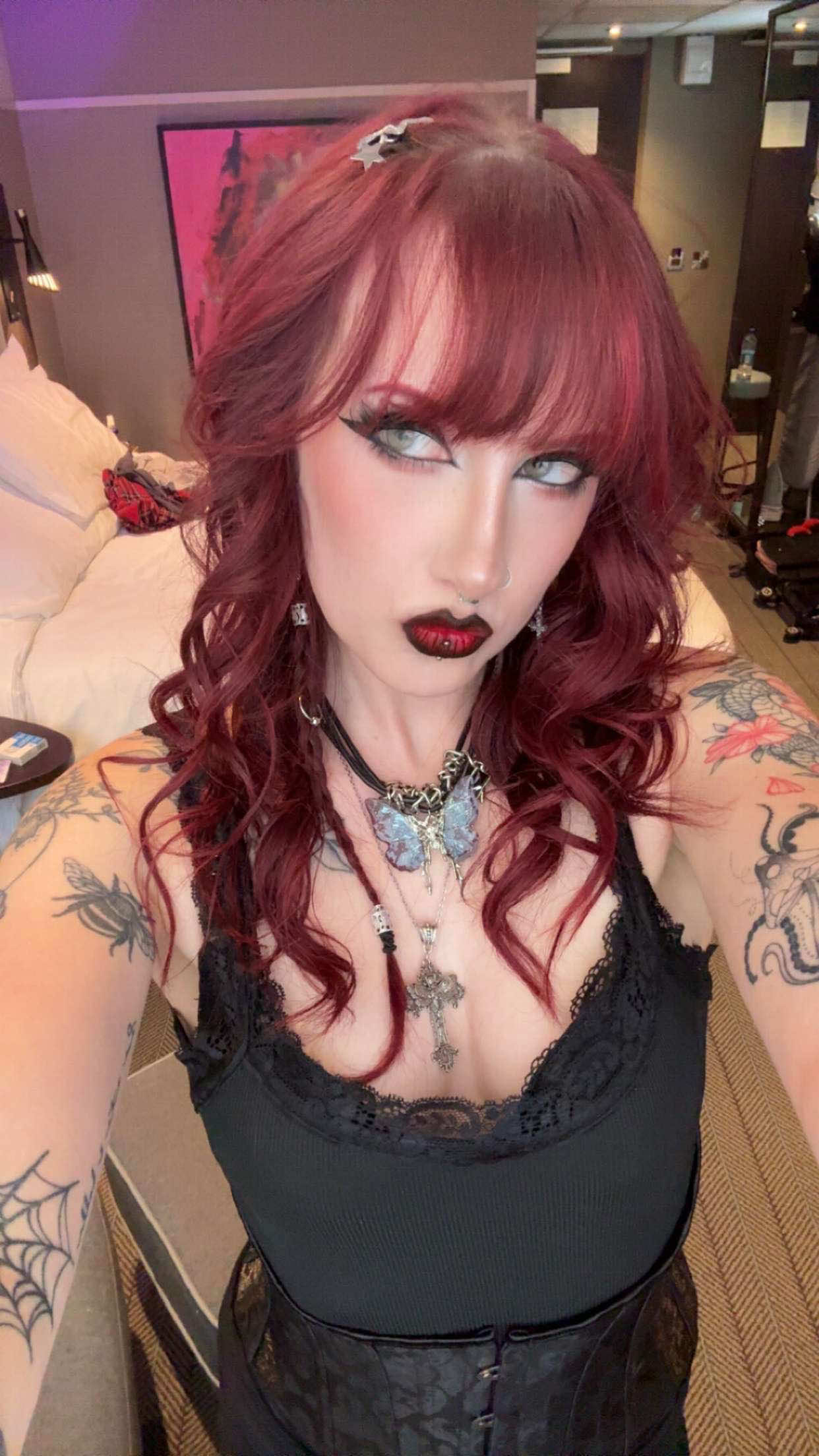 @Ivy Fox 🦇