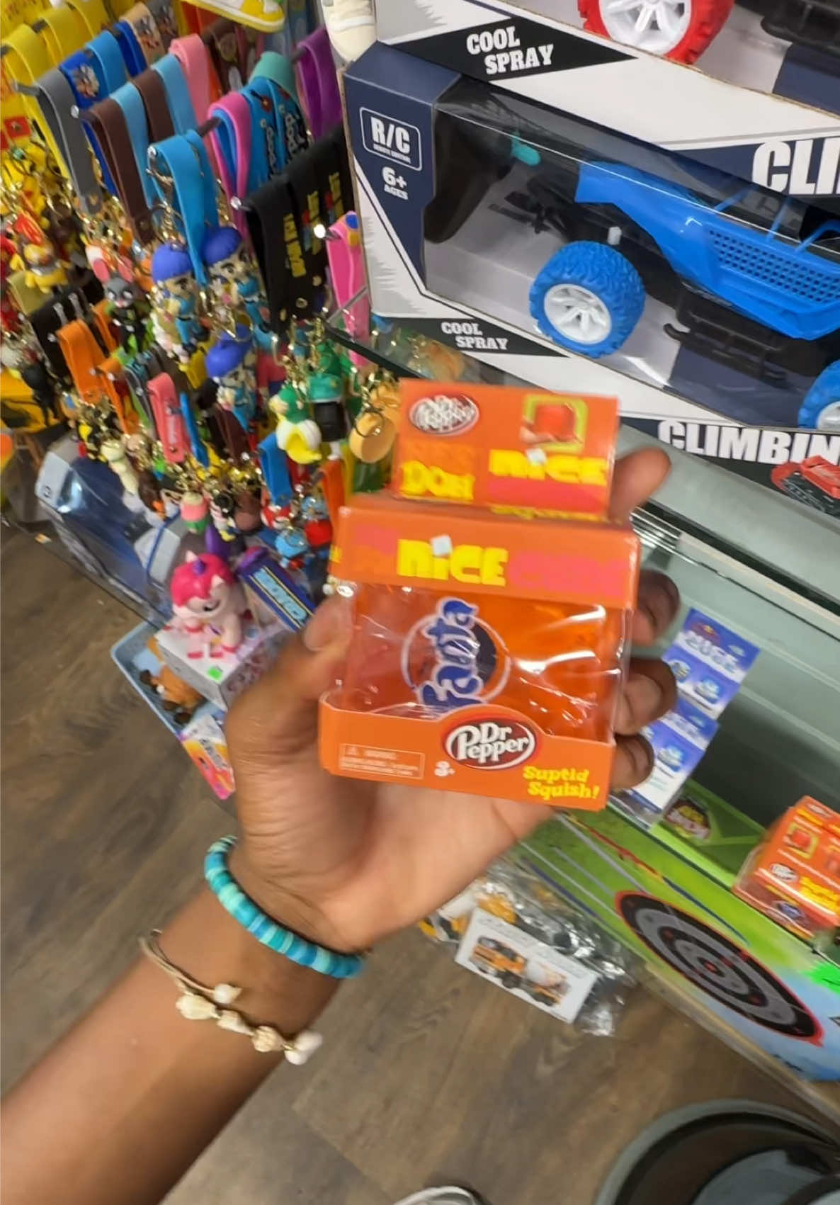 @🧖🏾♀️