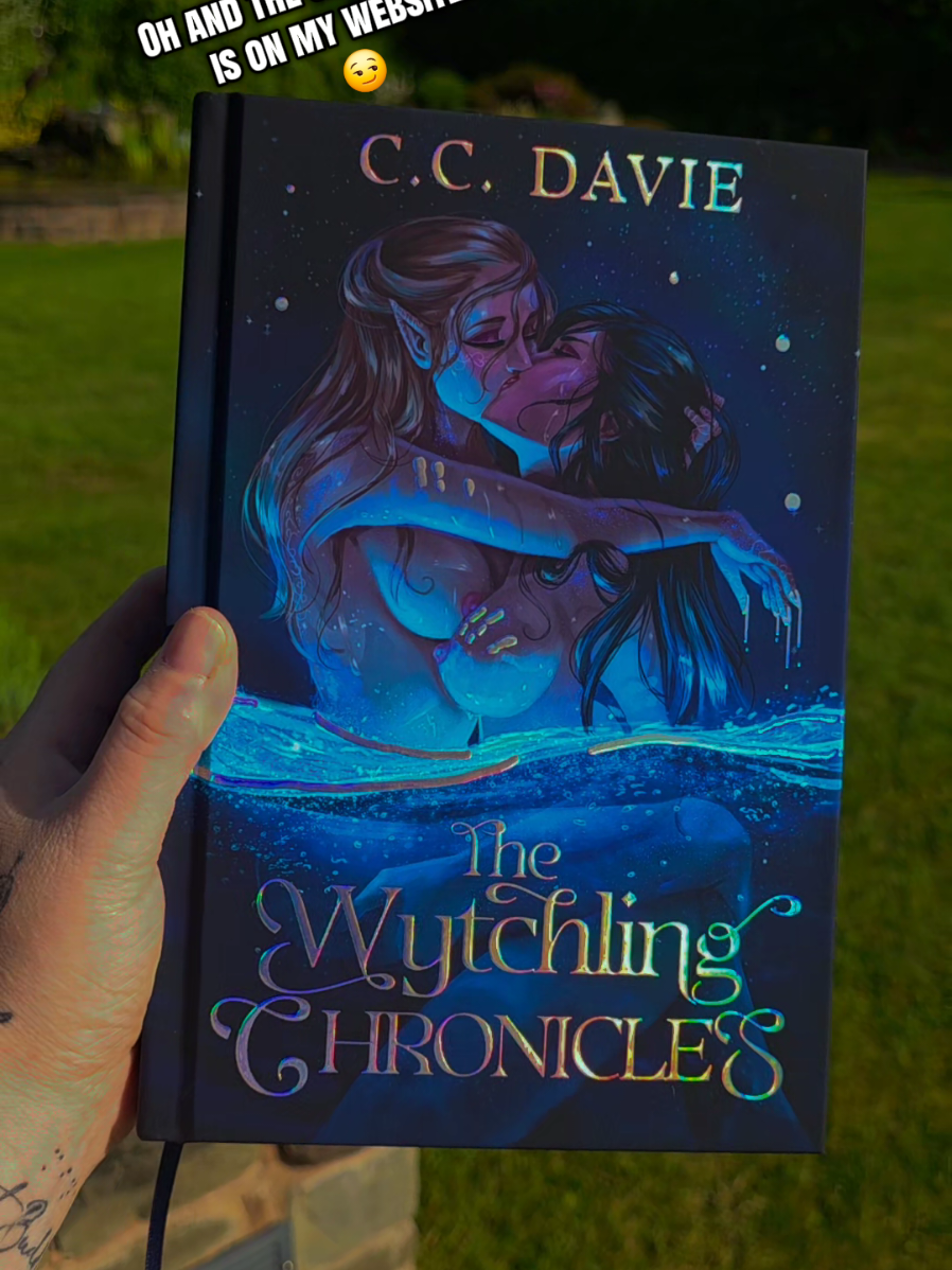 @C.C. Davie - Sapphic Author
