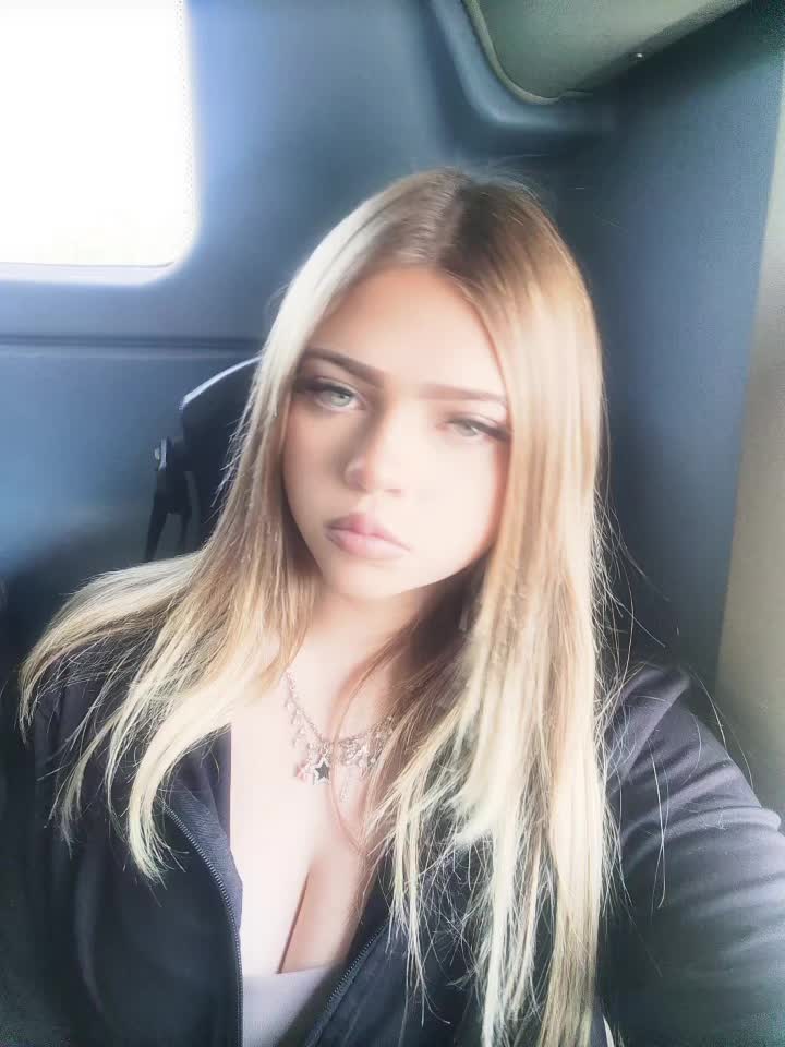 @🪽👱♀️