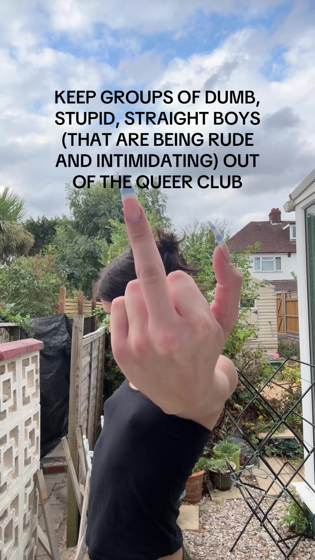 @￼