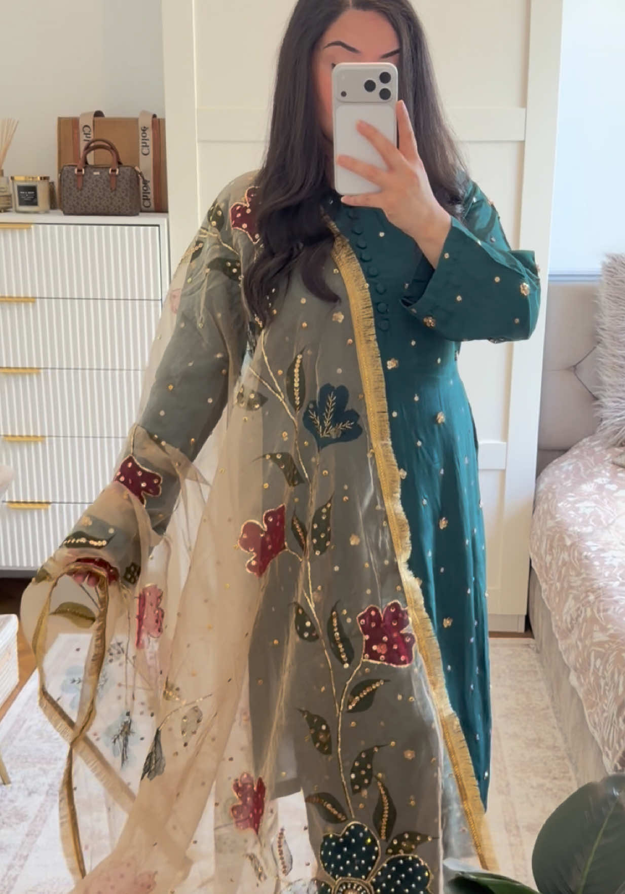 @Aina__couture