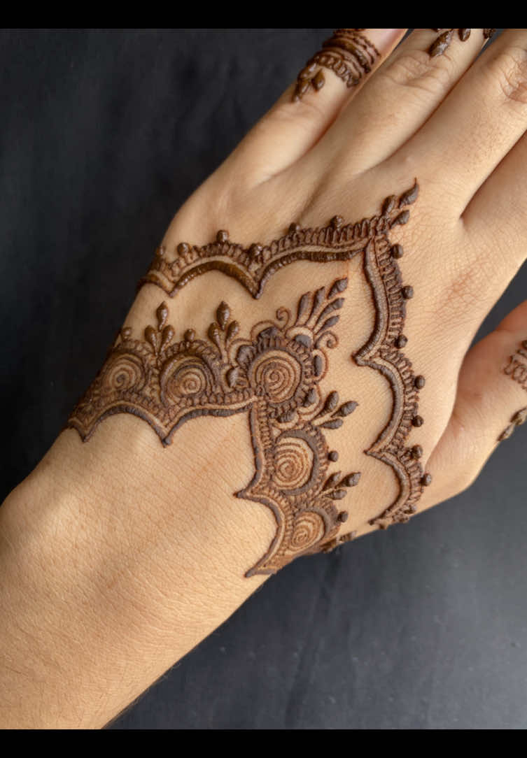 @Afifa_henna