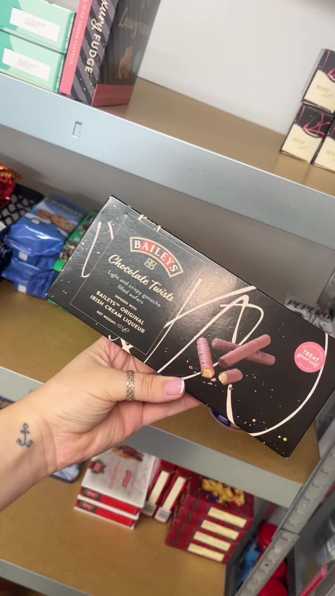 @Bellasboxesuk