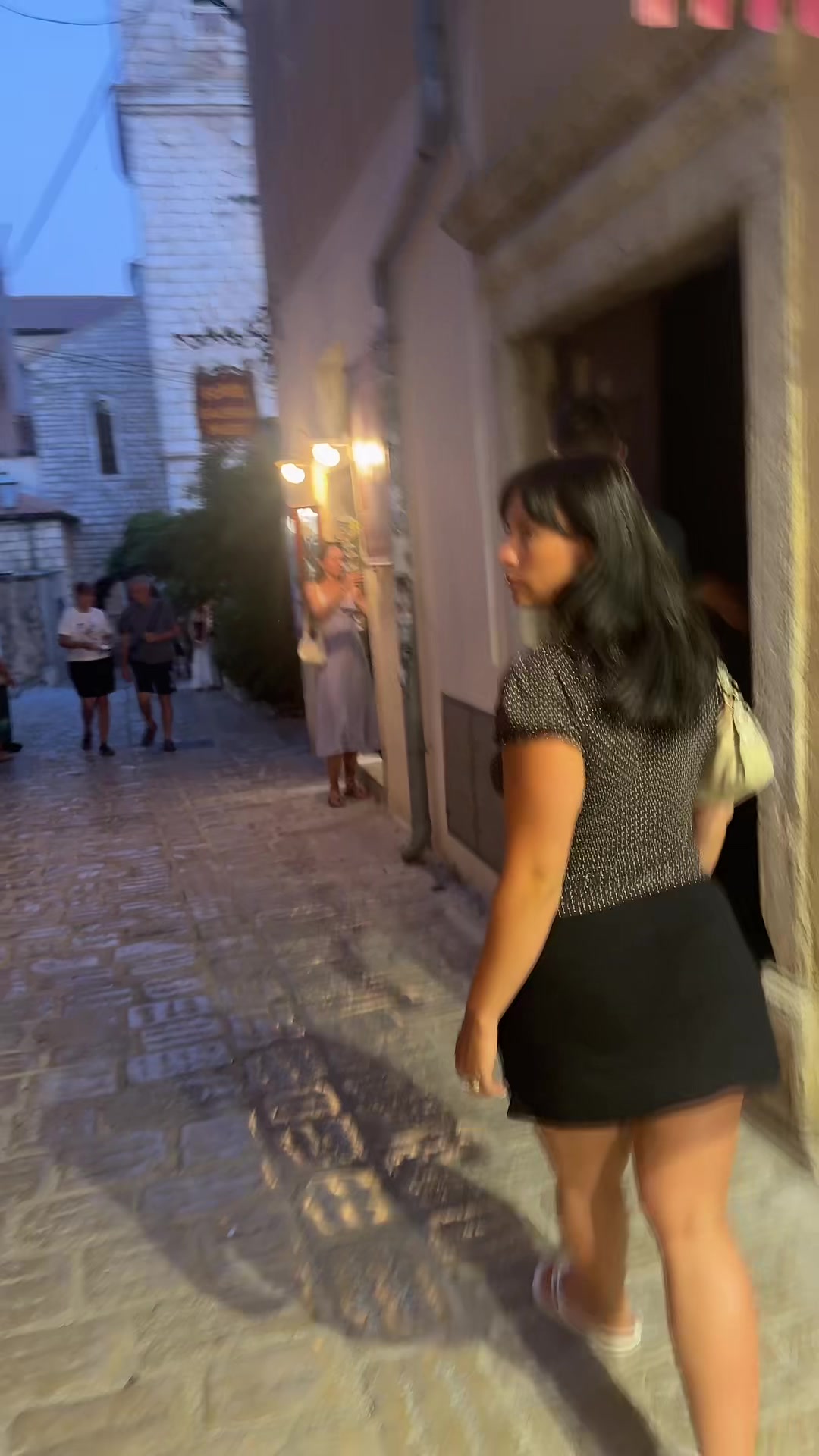 @👀