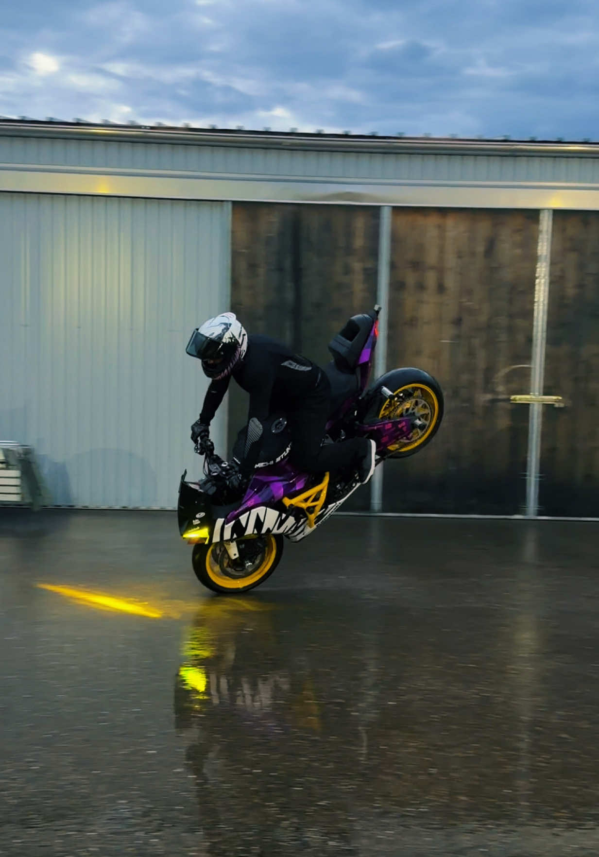 @Michi_stuntrider