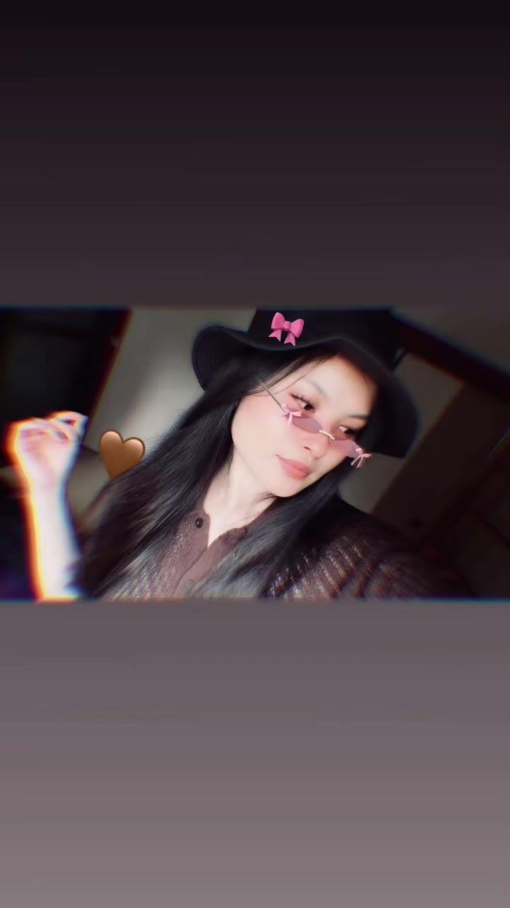 @E L S A 💜’