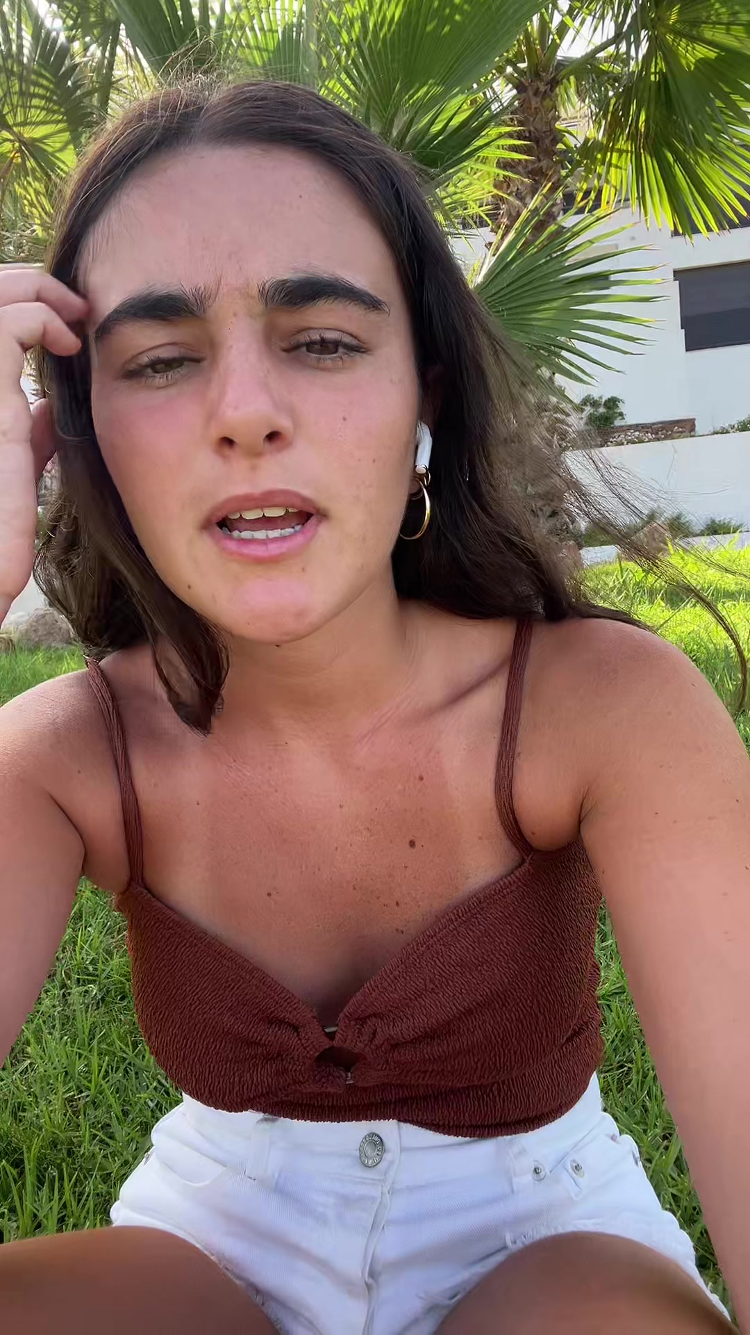 @elenaluugo
