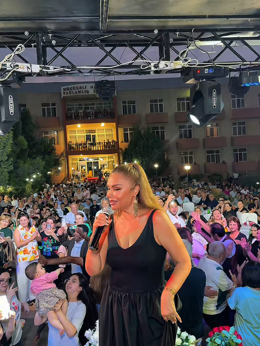@K&ouml;n&uuml;l Kərimova rəsmi🎤