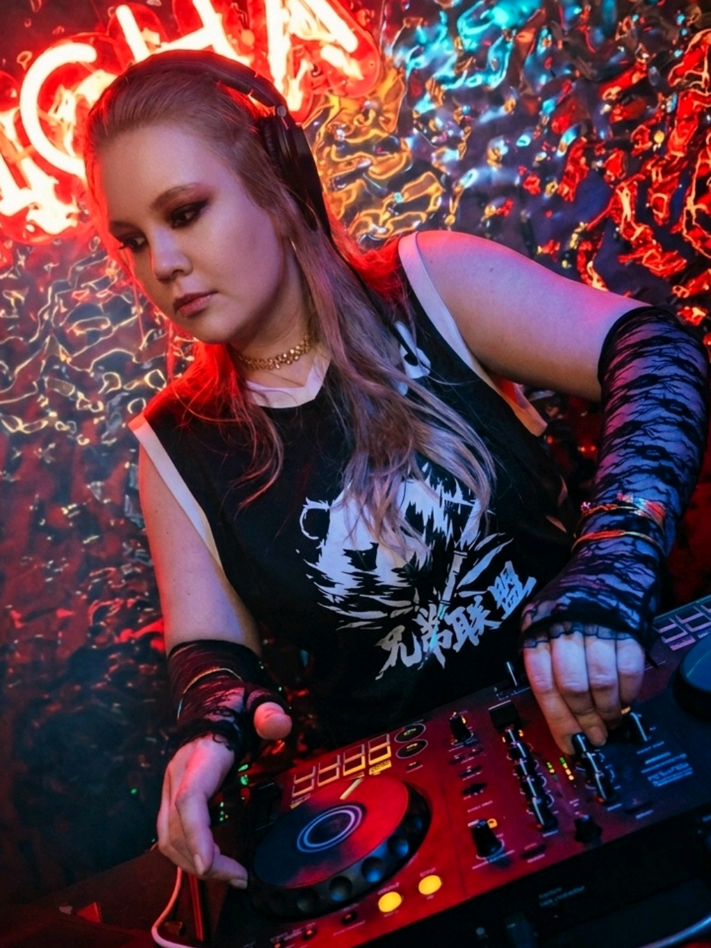 @Metronika | DJ & Model
