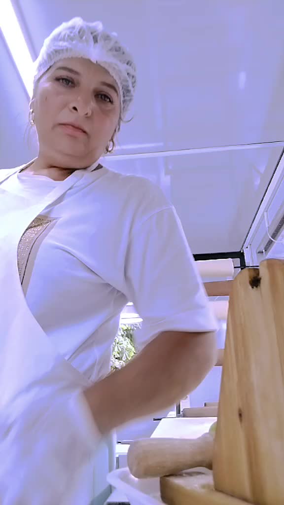 @Elena Codreanu700
