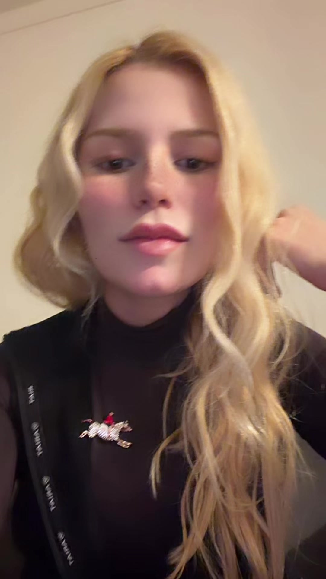 @𝒩 🦢