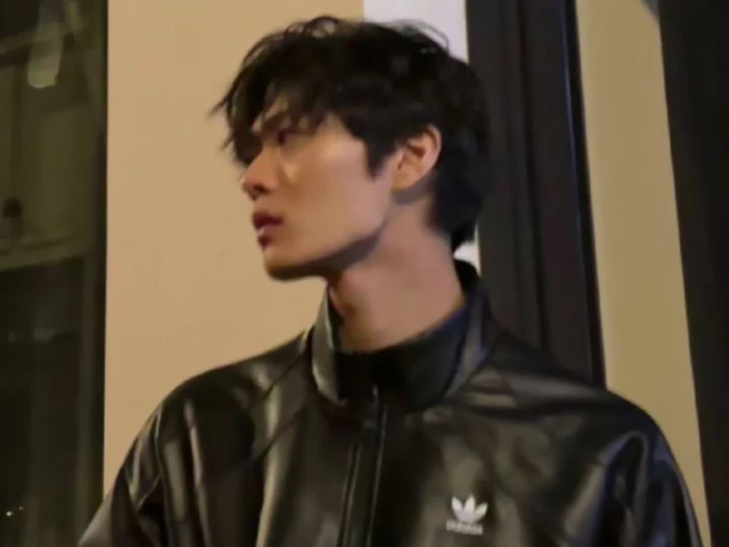 @𝐖