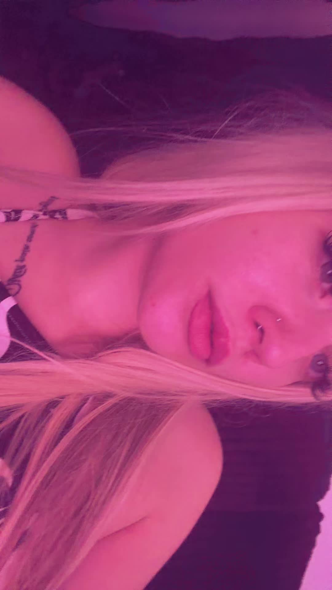 @xosezzyxo
