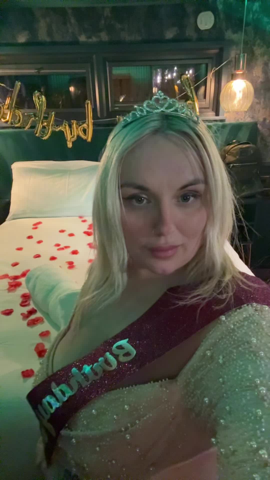 @blondiepeach 🍑👸